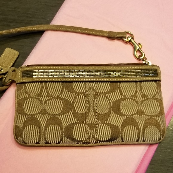 Coach Handbags - 🎁🎗COACH Beaded Leather and Suede Wristlet